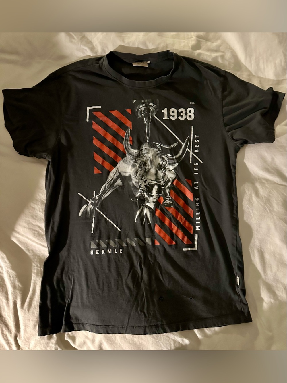 Hermle Men’s Black Short-Sleeve Bull Graphic Tee - 1938 Detail